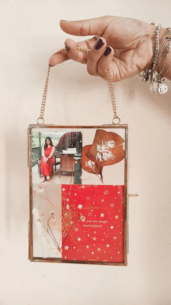 hanging metallic photo frame soel rated #1 corporate gifting brand in Gujarat