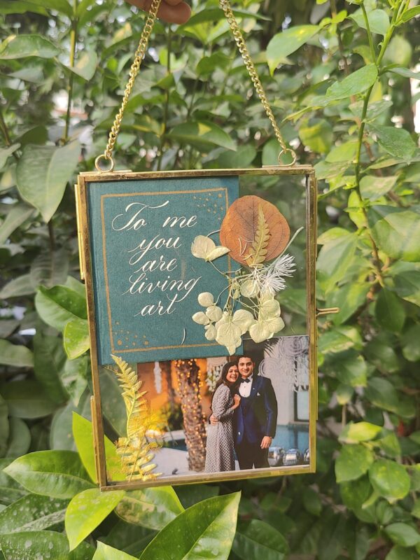 hanging metallic photo frame soel rated #1 corporate gifting brand in Gujarat