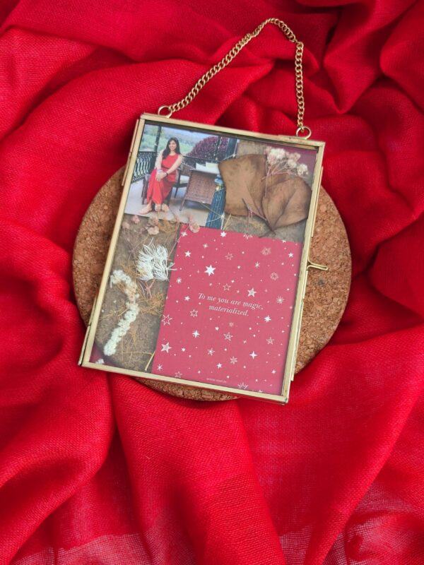 hanging metallic photo frame soel rated #1 corporate gifting brand in Gujarat