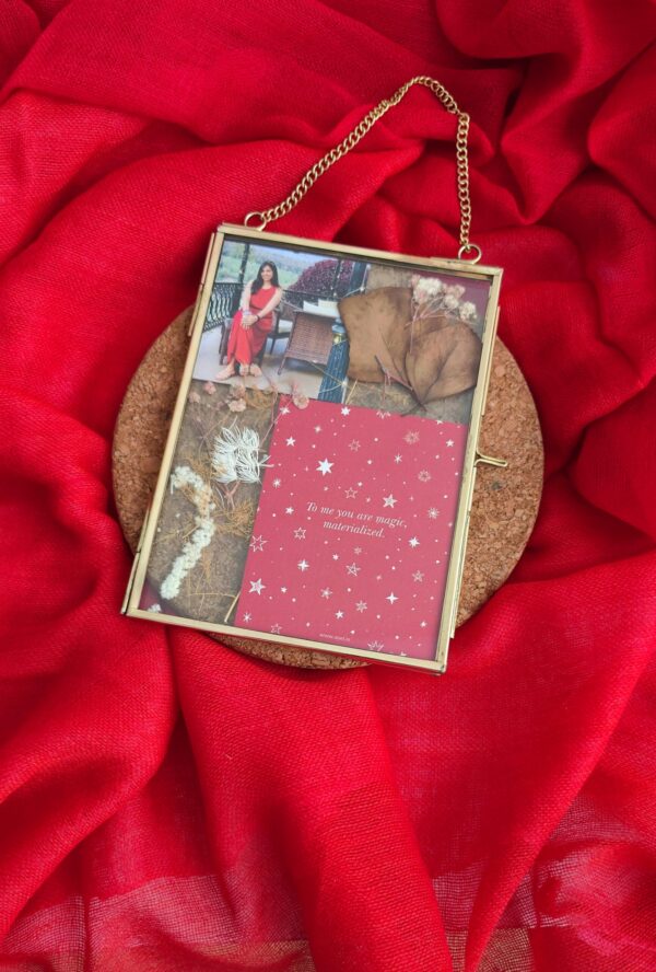 hanging metallic photo frame soel rated #1 corporate gifting brand in Gujarat